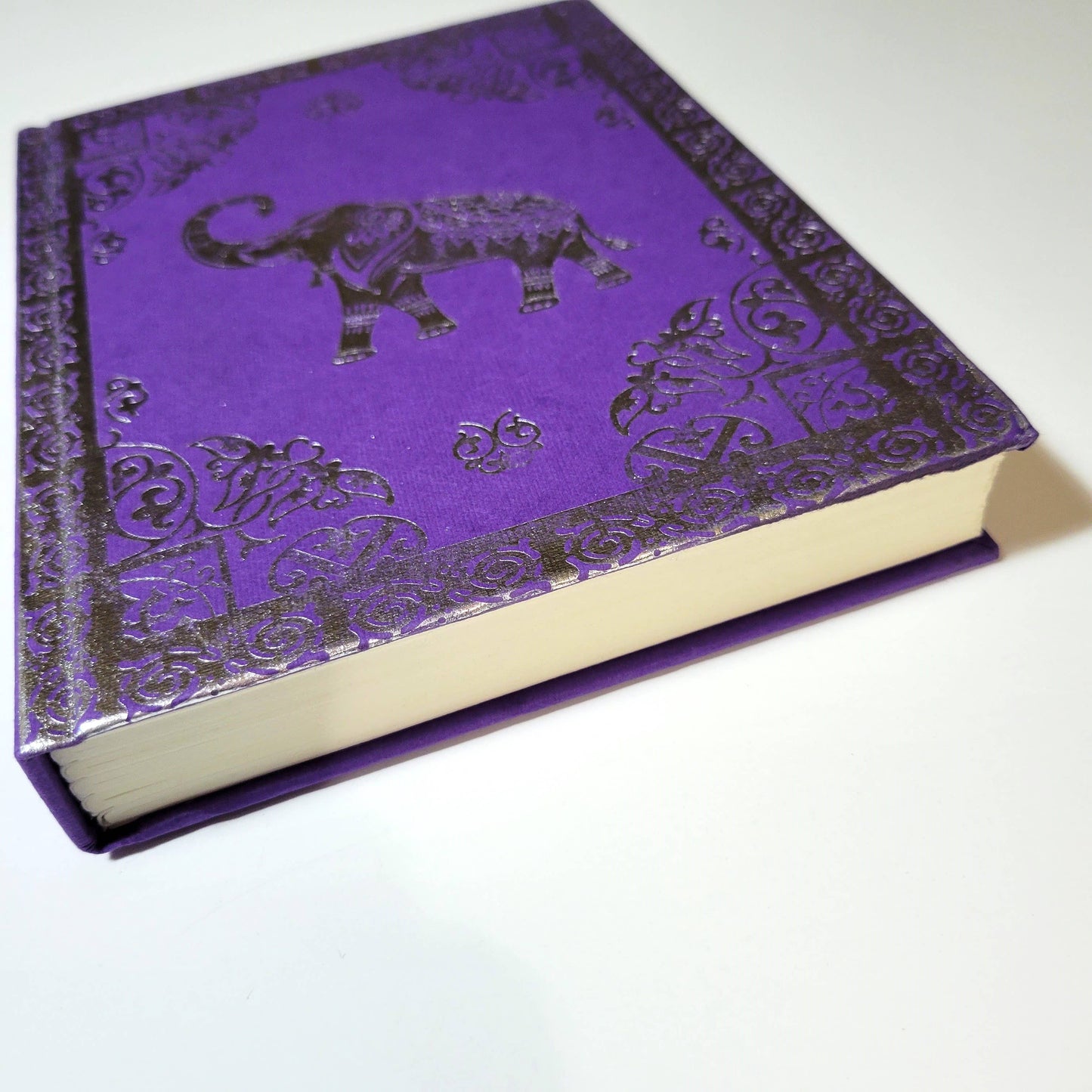 Cuaderno de tapa dura frustrado elefante morado