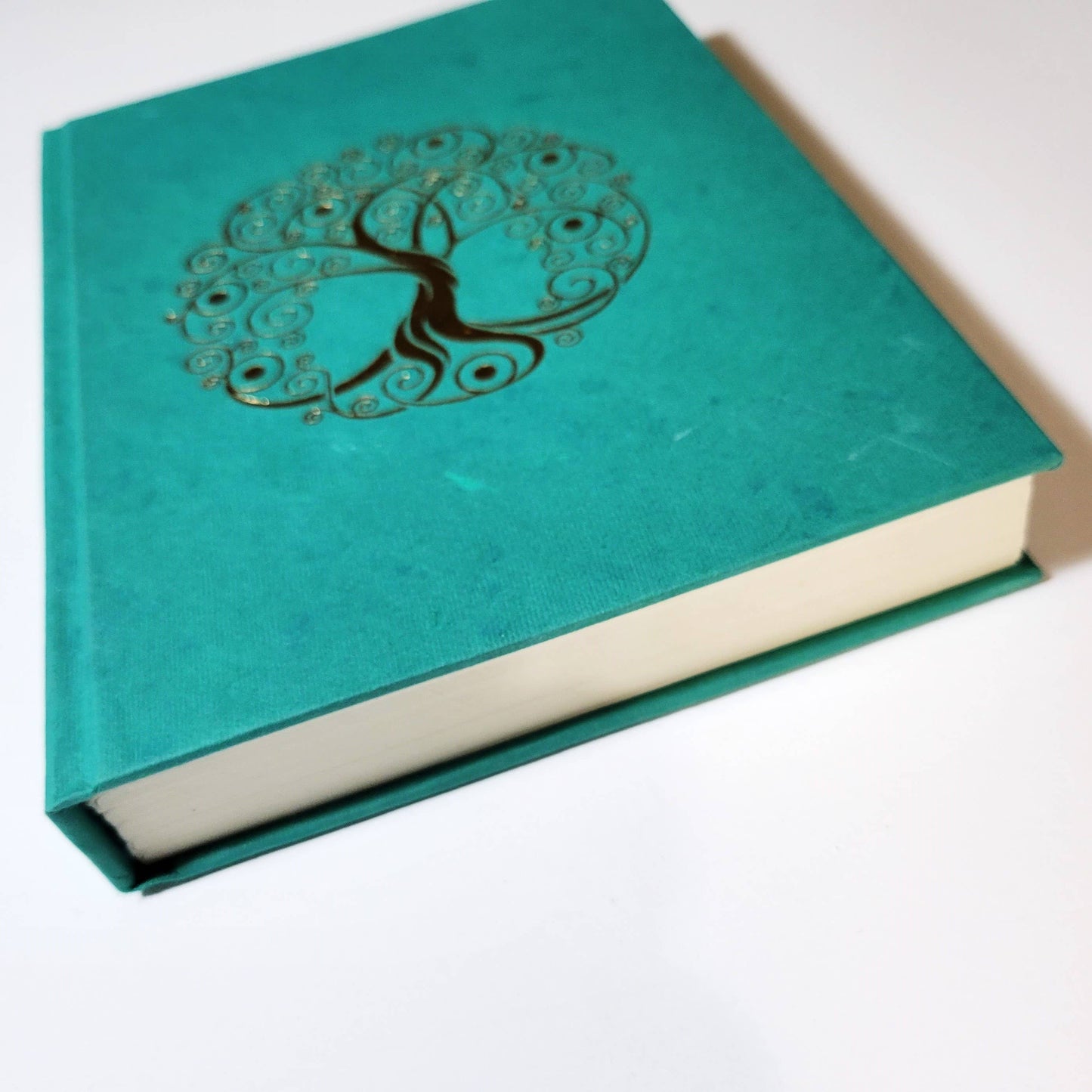 Cuaderno de tapa dura laminado con árbol de hoja perenne
