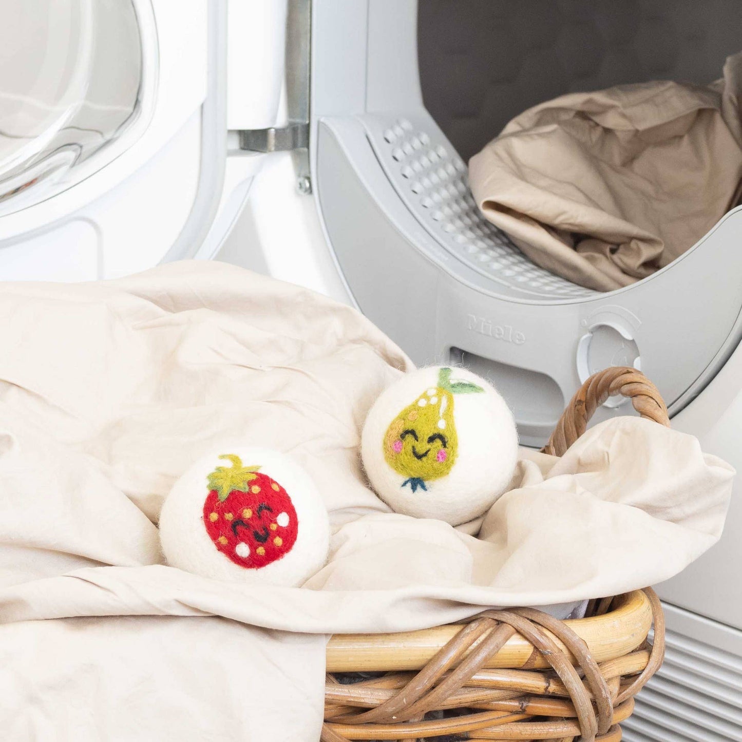 Fruits: Eco Wool Dryer Balls Fair Trade: Blueberry