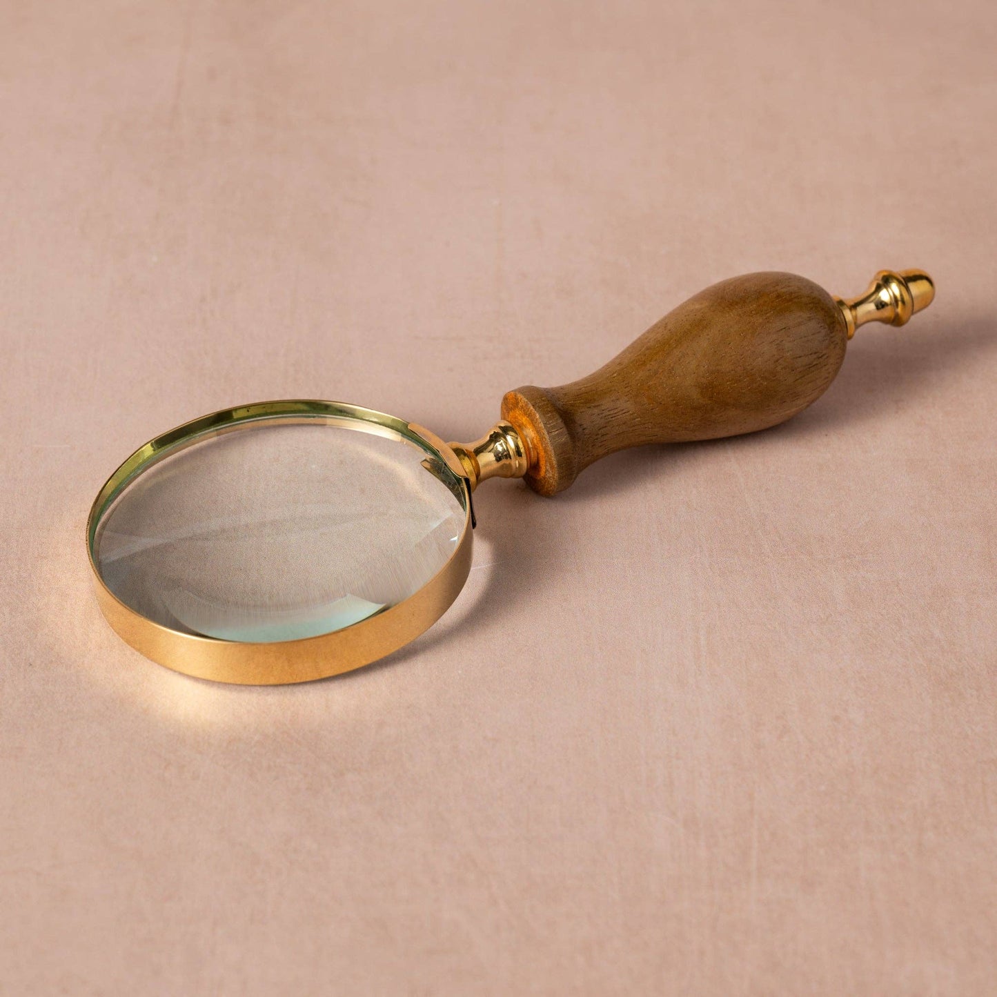 Pakadana Magnifying Glass