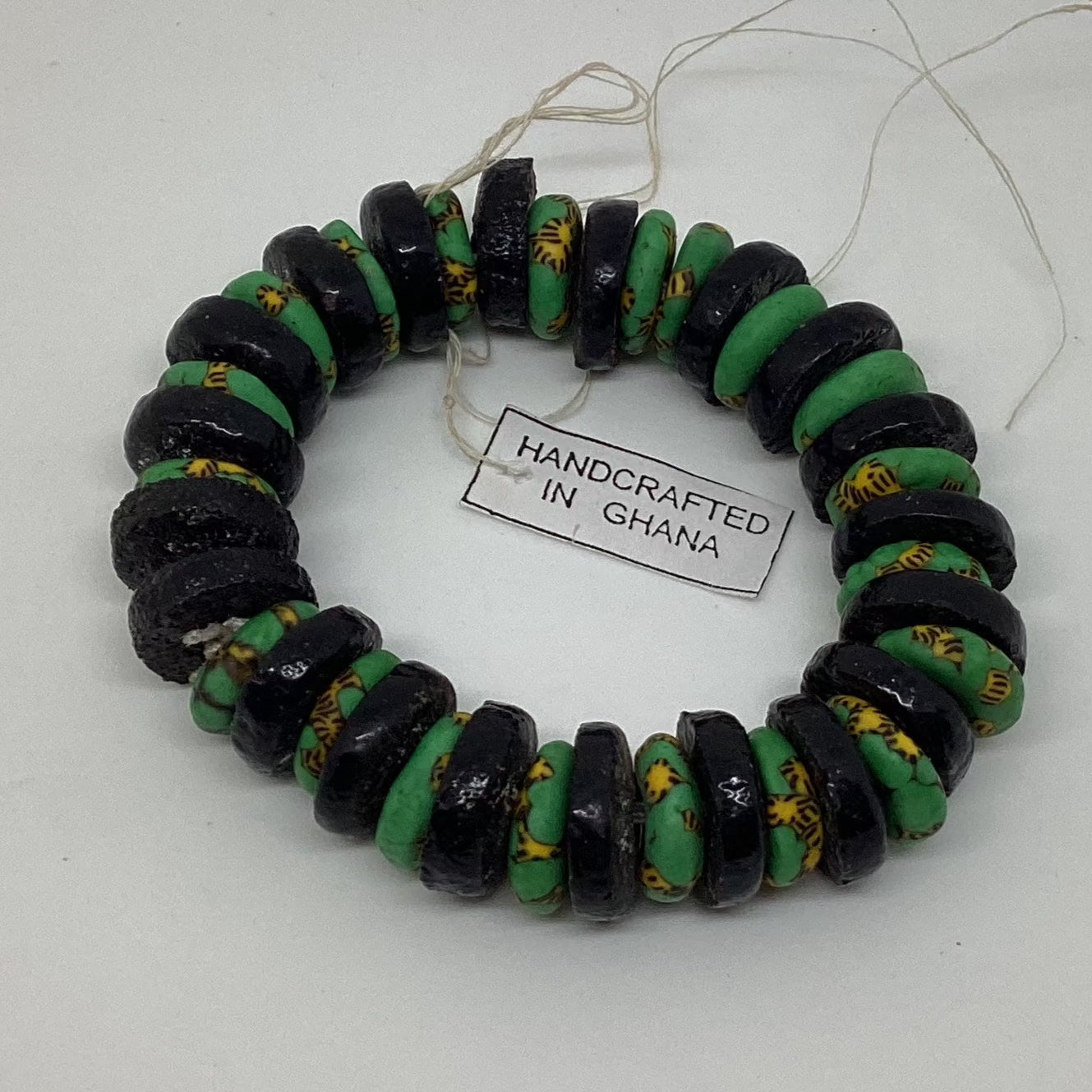 Pulsera elástica de cuentas de vidrio reciclado