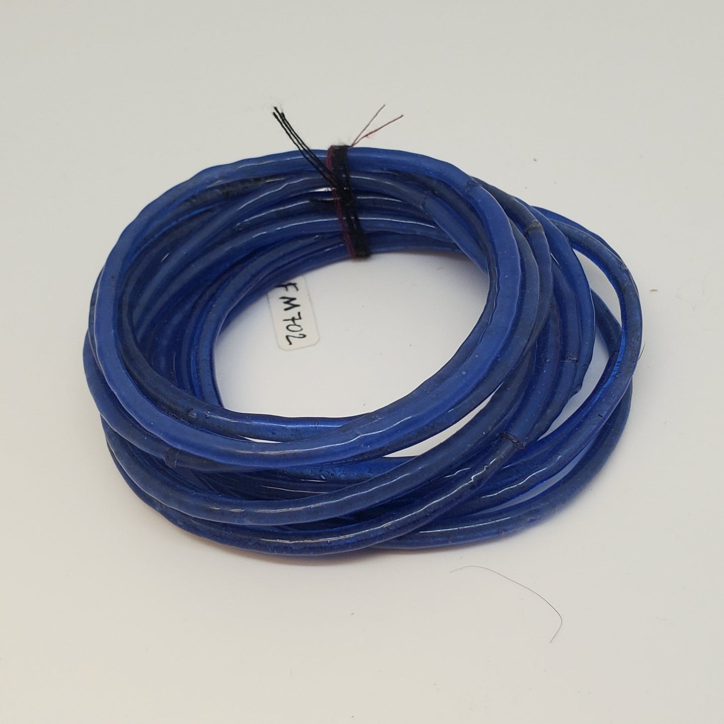 Conjunto de pulseras de plástico reciclado.