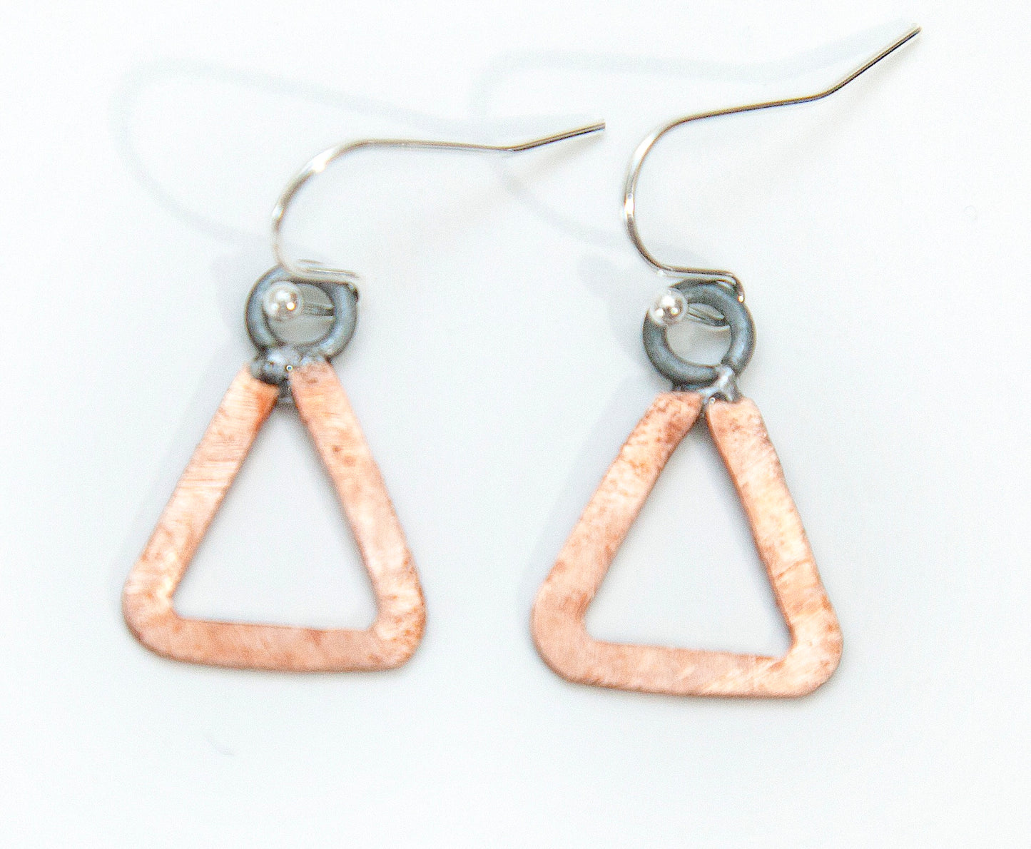 Mini triangle earrings