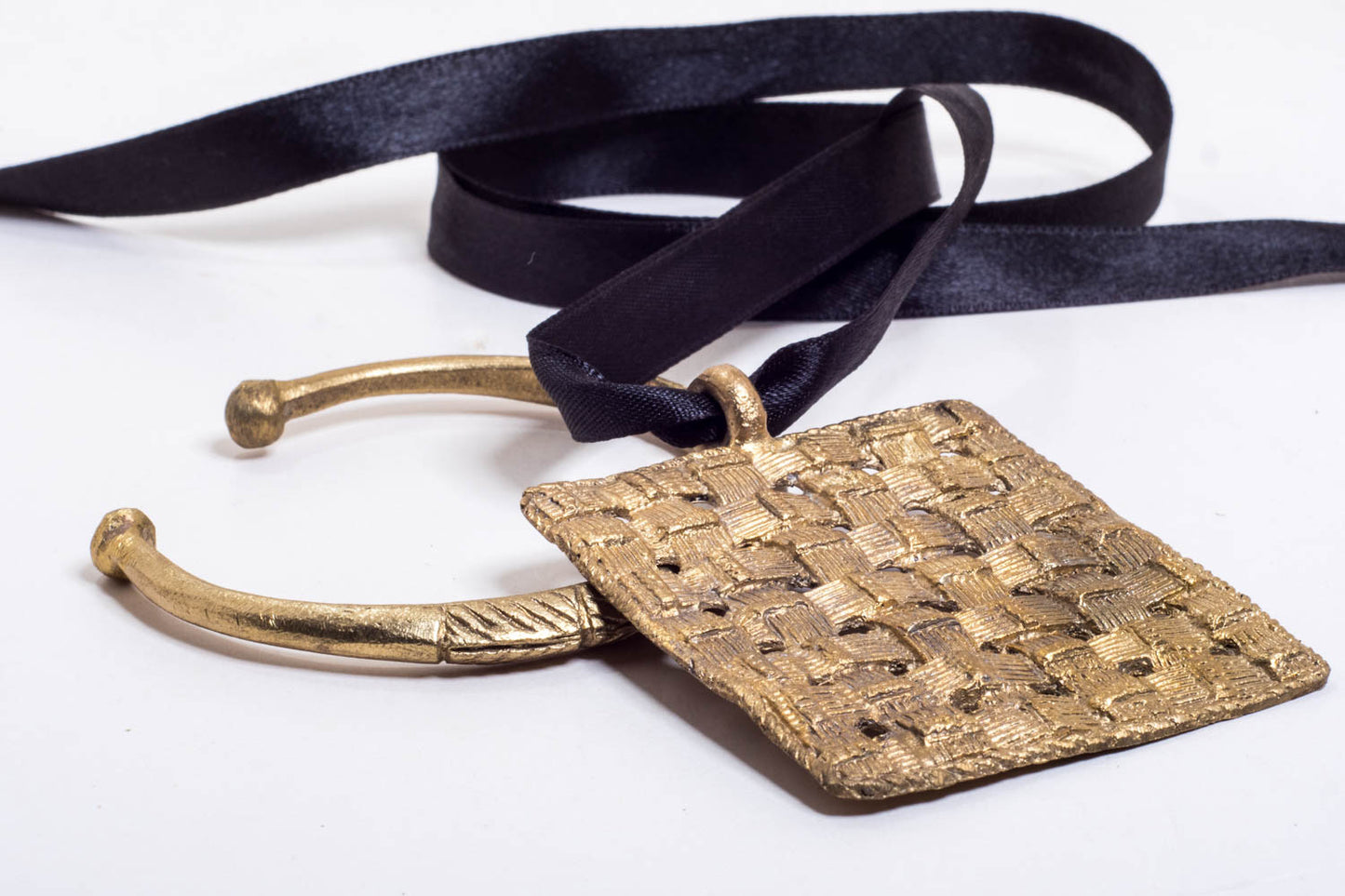 Colgante de tejido de cesta