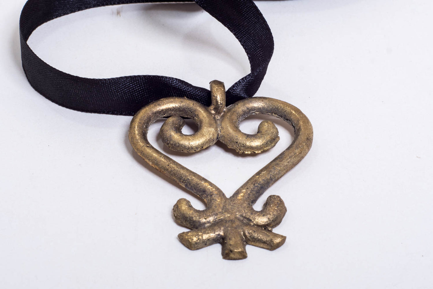 Colgante Corazón Adinkra