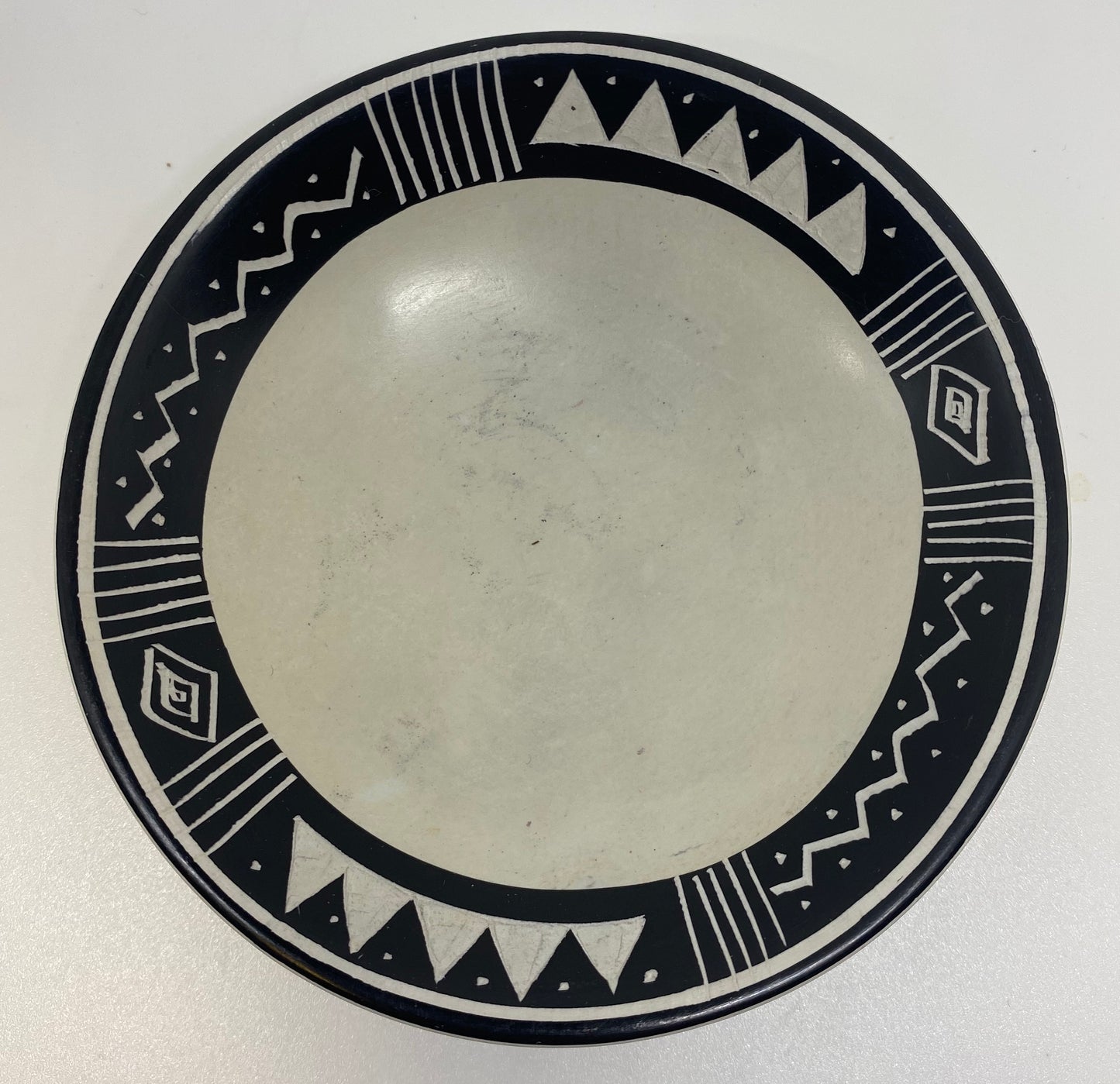 Plato de baratija de esteatita gráfica