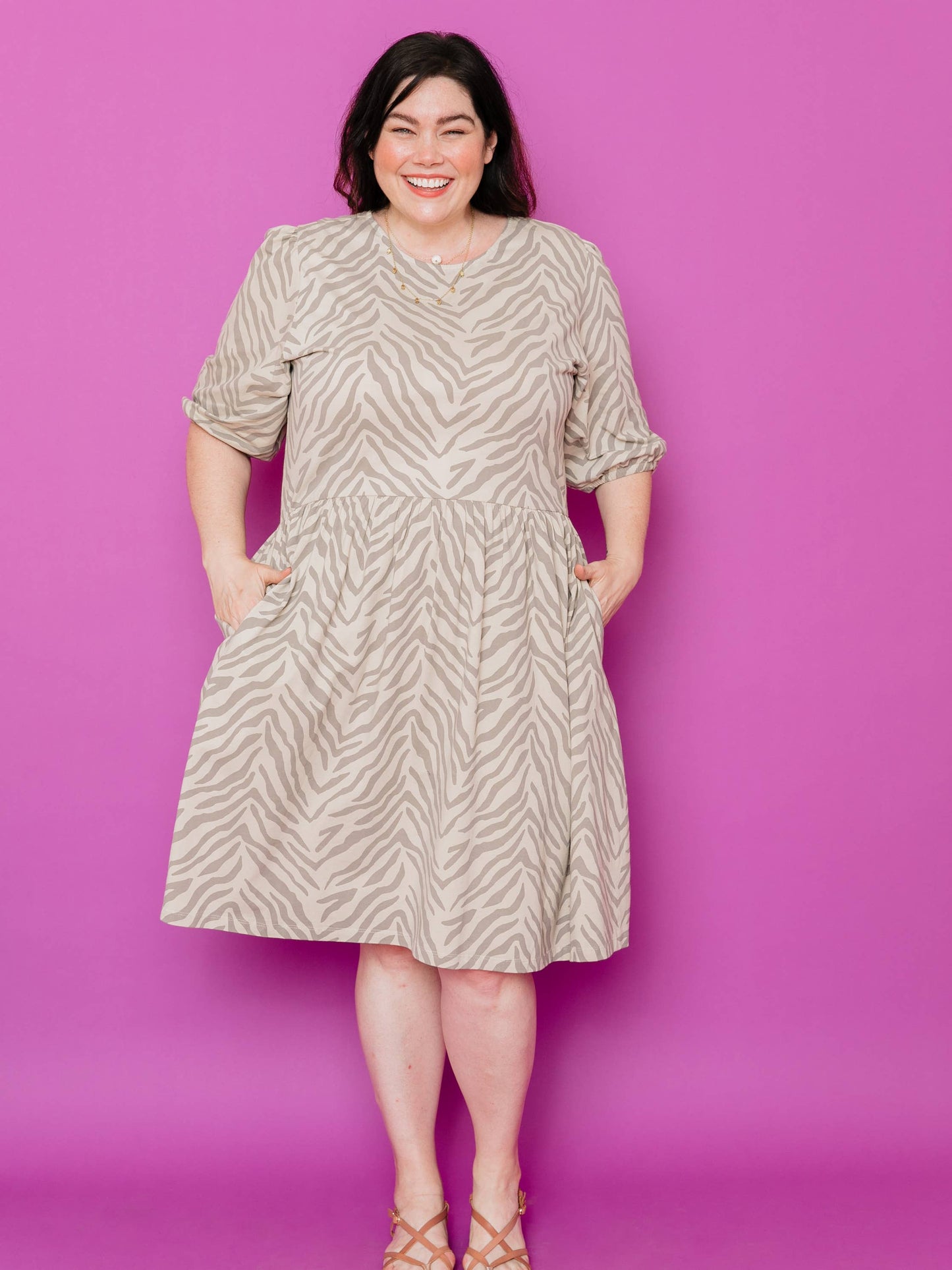Vestido de talla grande con mangas de burbuja Inez Savanna Stripe