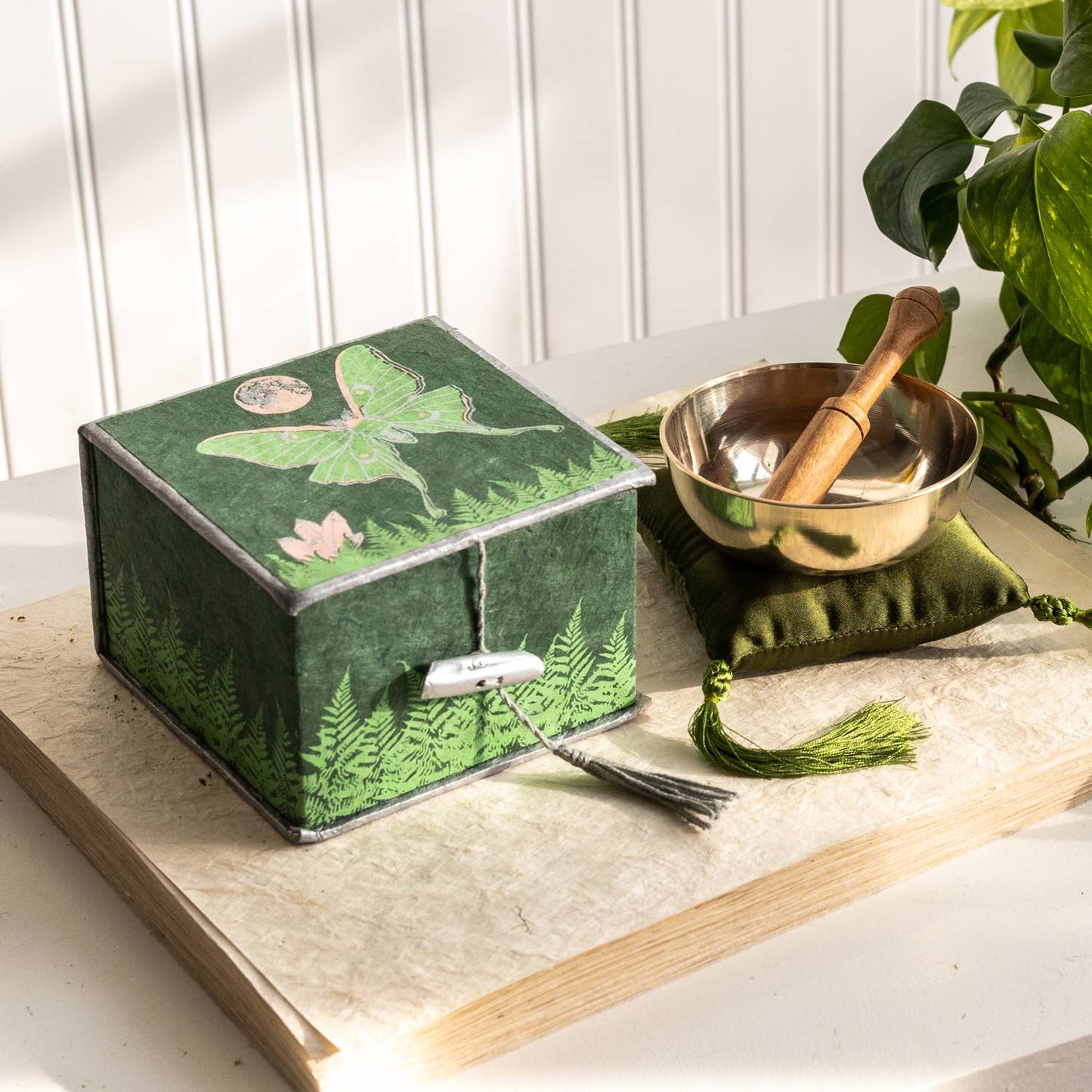 3.5'' Luna Moth Meditation Bowl Box