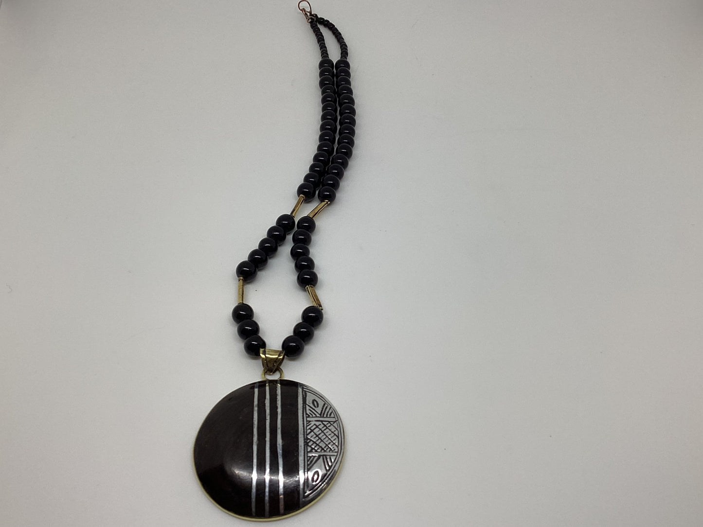 Collar tuareg de plata de ébano