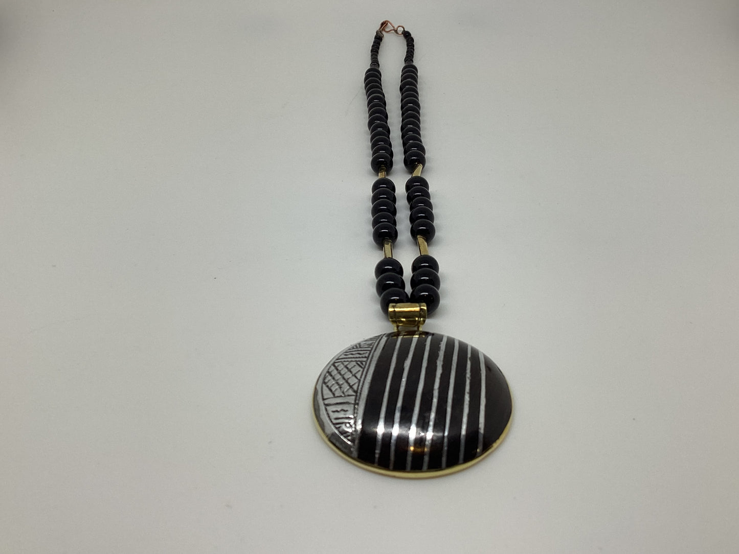Collar tuareg de plata de ébano