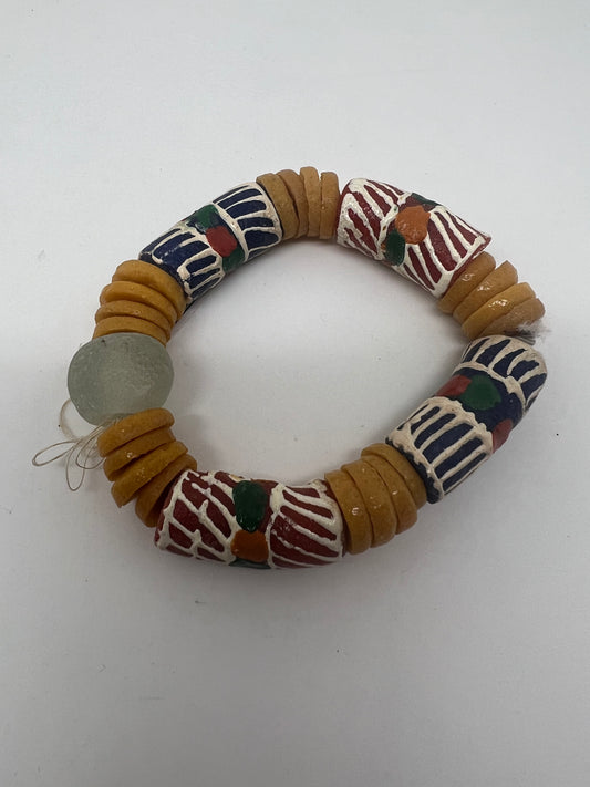 Pulsera elástica de cuentas llamativas de vidrio reciclado