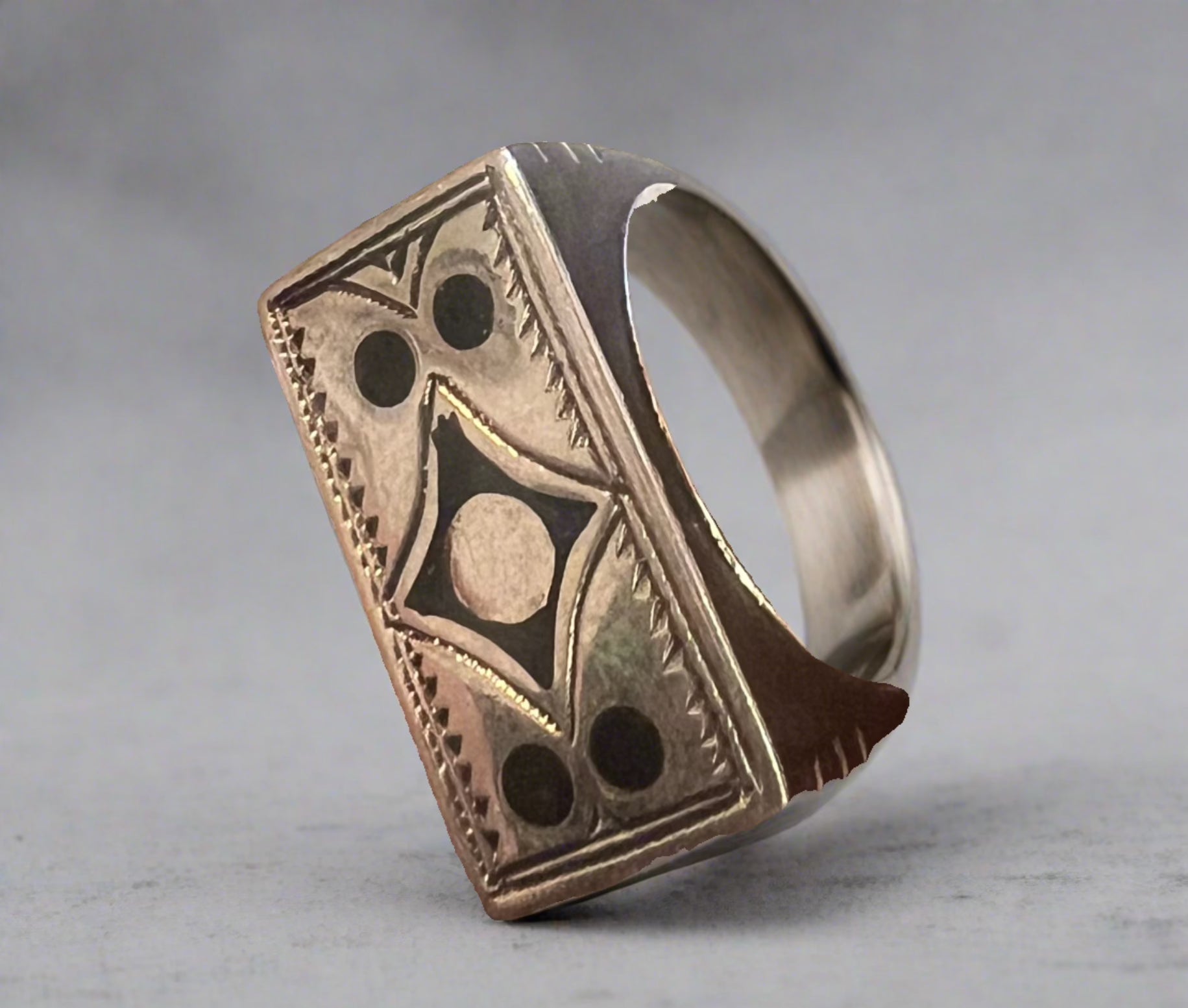 Tuareg Ring – World Peaces