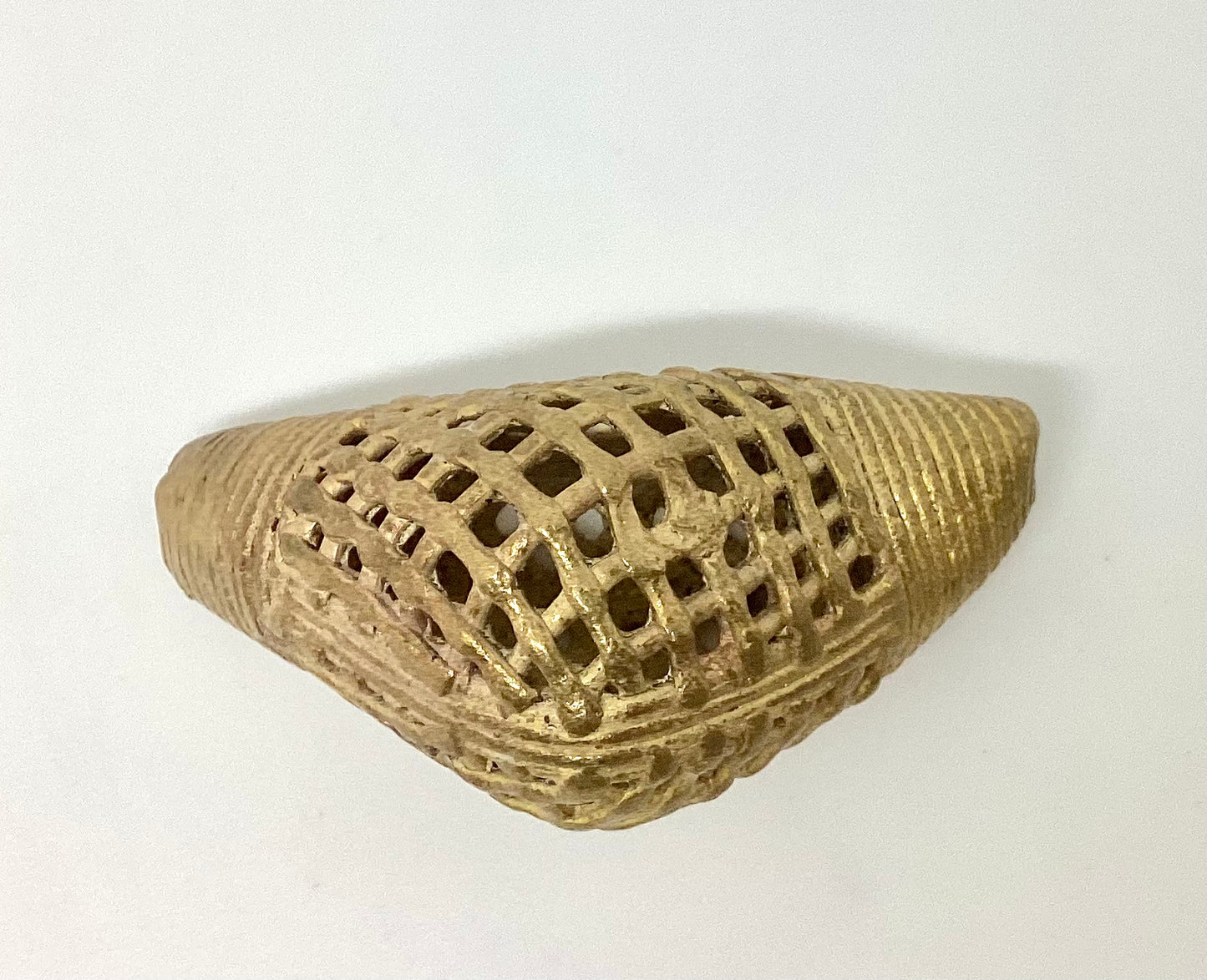 Colgante de cuentas de latón