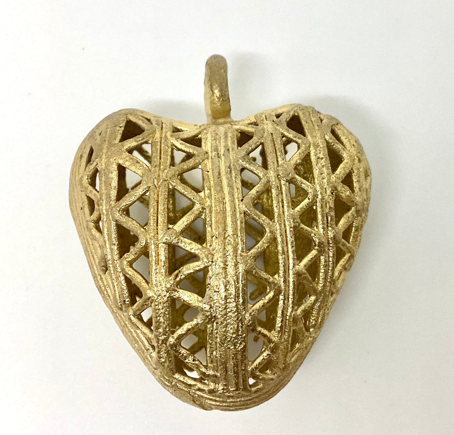 Colgante de cuentas de latón