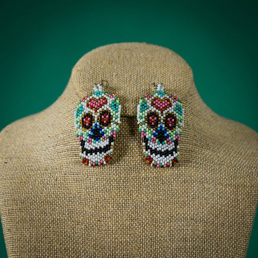 Pendientes con cuentas de calavera de azúcar
