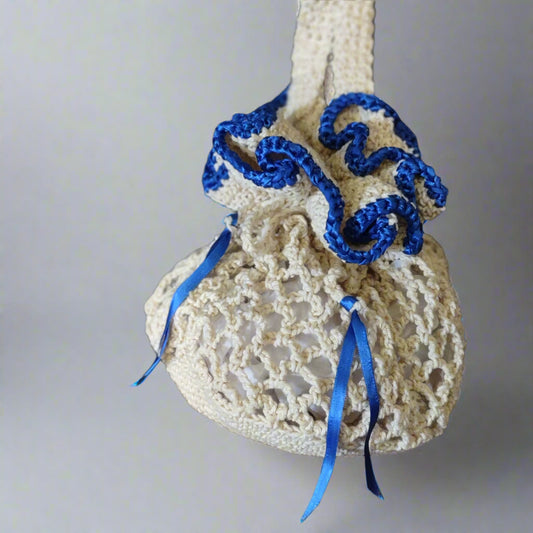 Bolso de cinta azul de ganchillo