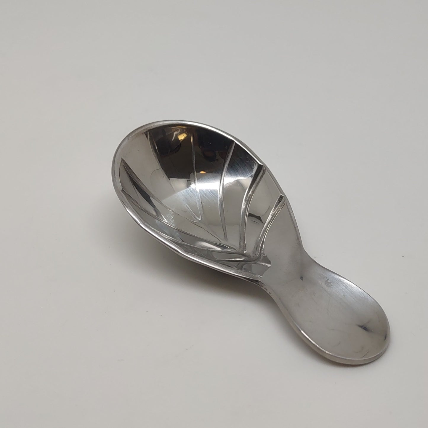 Leaf scoop