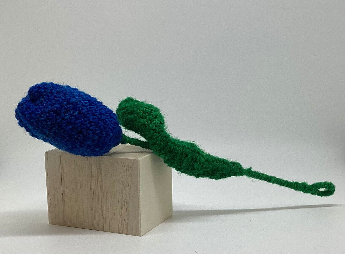 crochet-tulip-blue