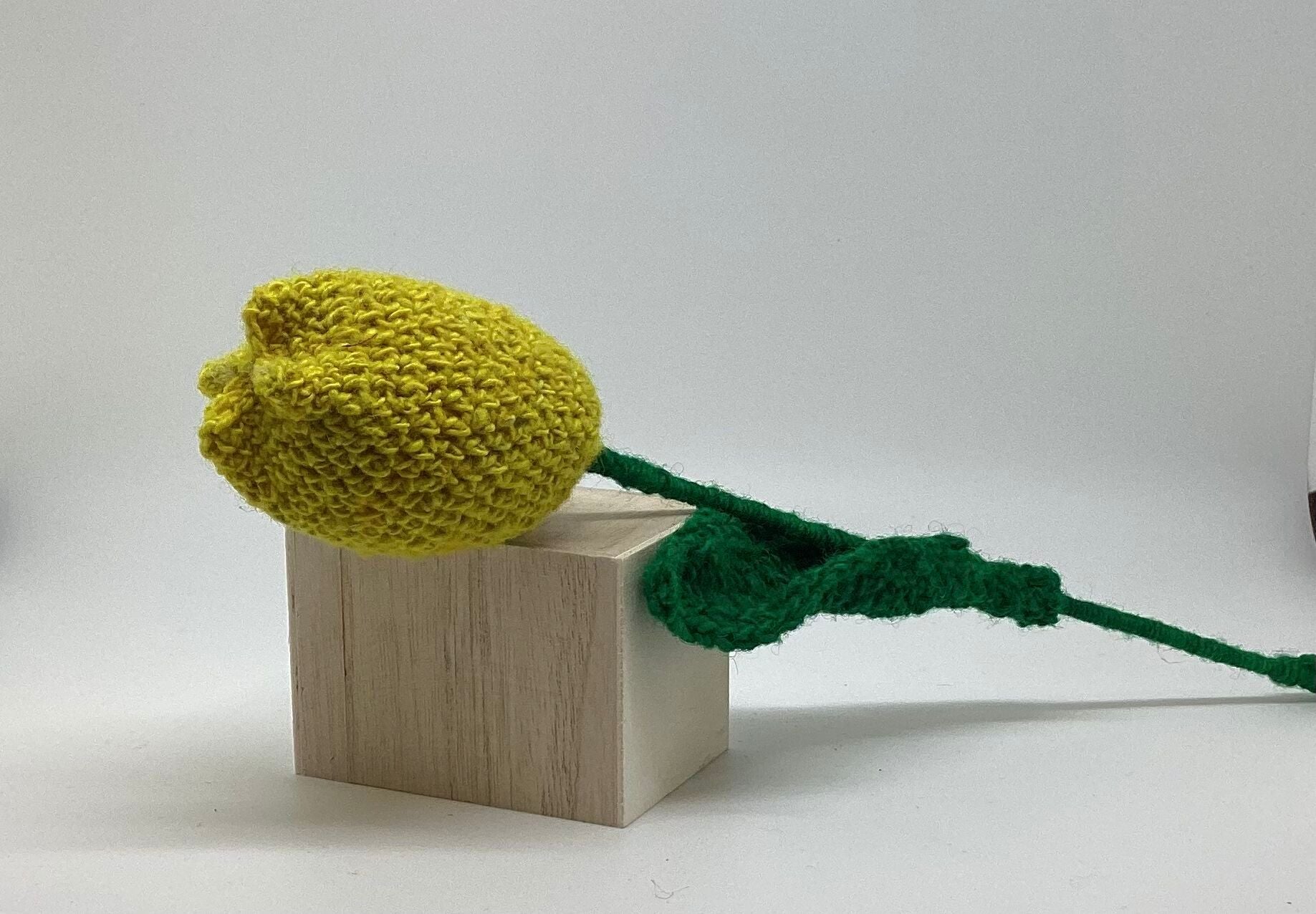 crochet-tulip-yellow