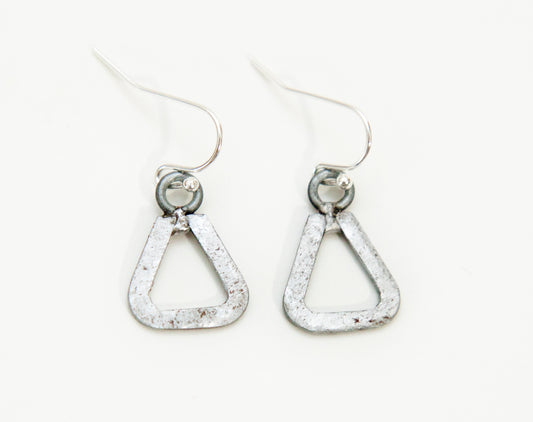 Mini triangle earrings