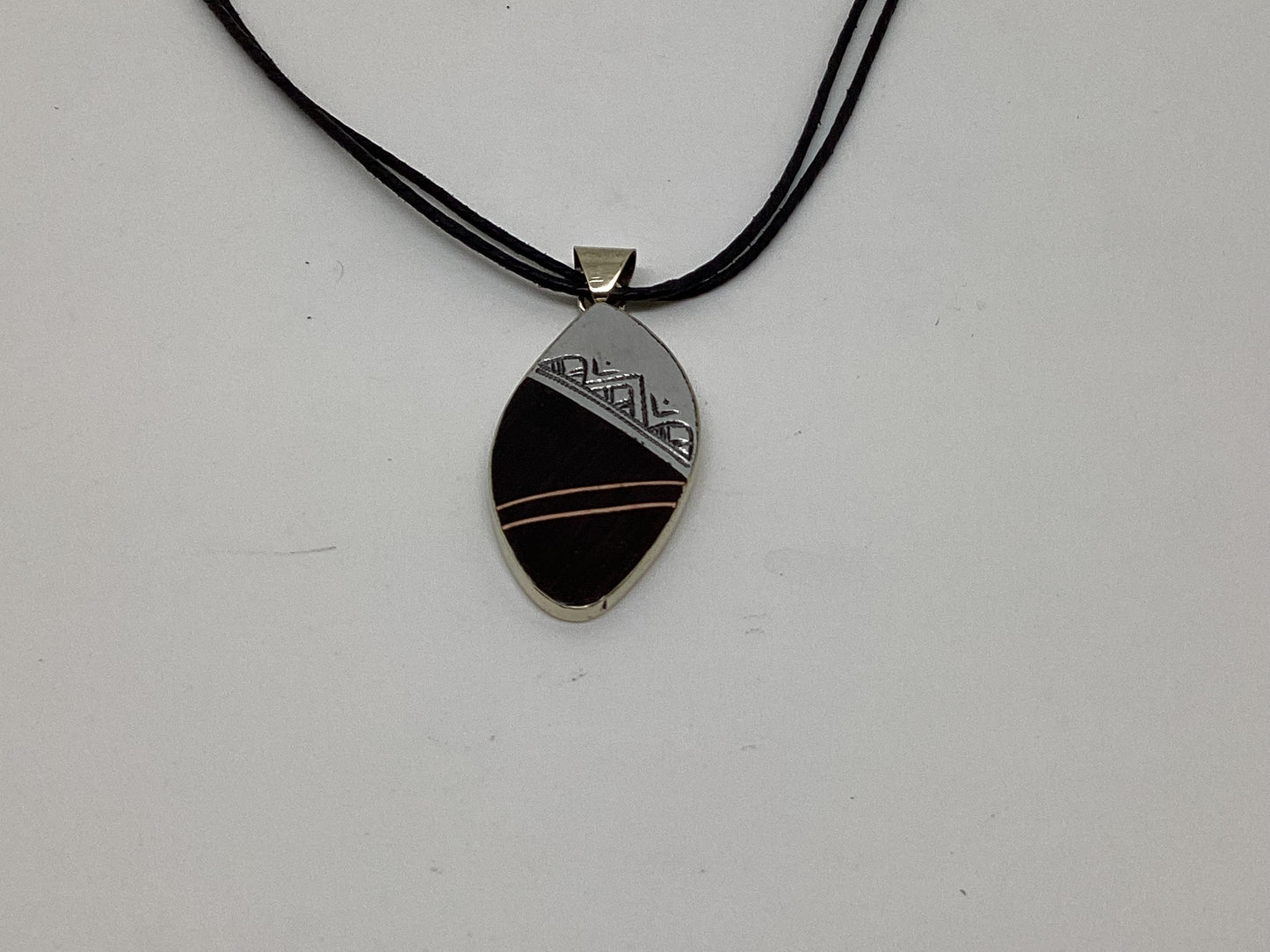 Tuareg ebony small pendant with copper lines necklace